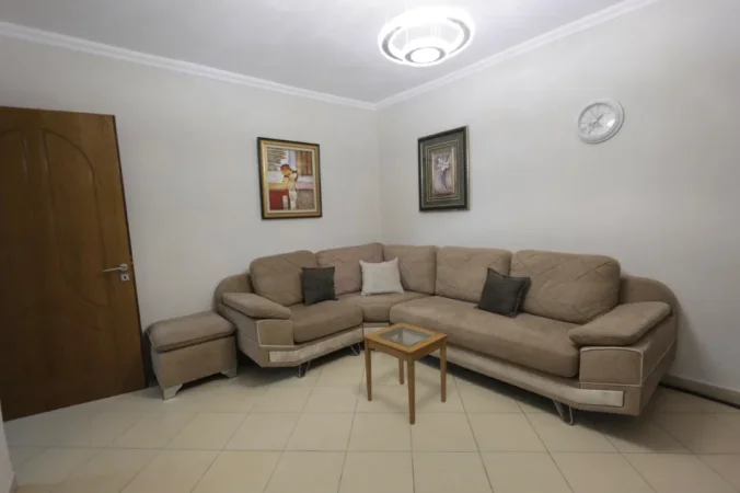 Tirane, jepet me qera apartament 2+1 Kati 2, 75 m² 550 € (PRANE MARTENITETIT)