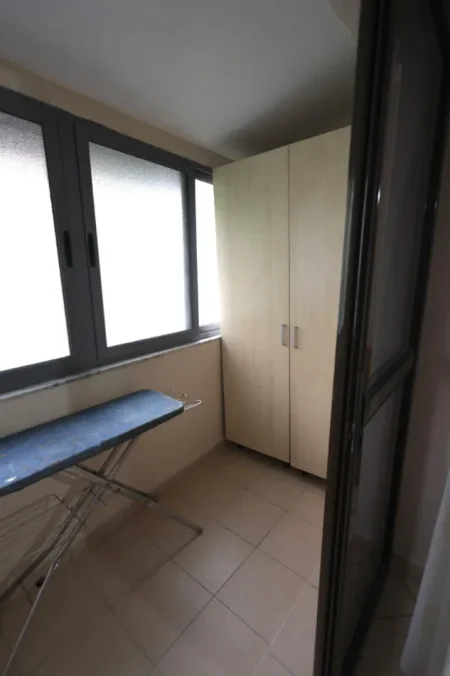 Tirane, jepet me qera apartament 2+1 Kati 2, 75 m² 550 € (PRANE MARTENITETIT)