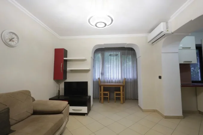 Tirane, jepet me qera apartament 2+1 Kati 2, 75 m² 550 € (PRANE MARTENITETIT)