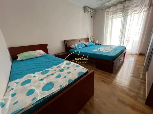 Tirane, jepet me qera apartament 1+1 Kati 3, 50 m² 550 € (BLLOKU)