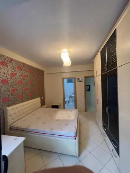 Tirane, jepet me qera apartament 2+1+Ballkon Kati 4, 80 m² 450 € (Rruga Teodor Keko, Astir)