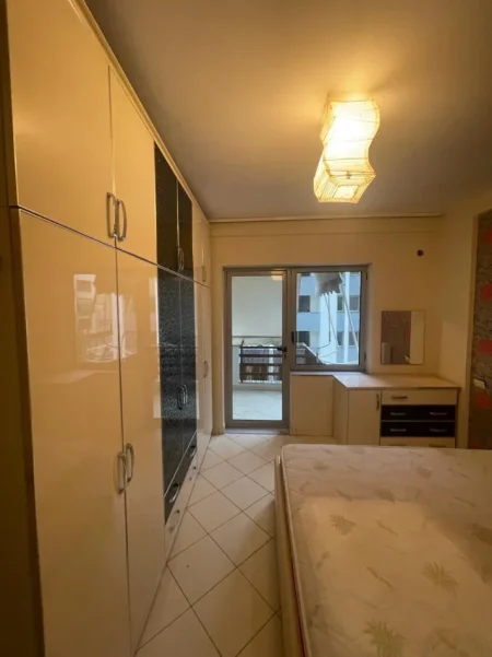 Tirane, jepet me qera apartament 2+1 Kati 4, 480 € (Astir)