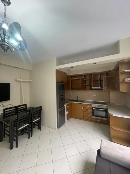 Tirane, jepet me qera apartament 2+1 Kati 4, 480 € (Astir)