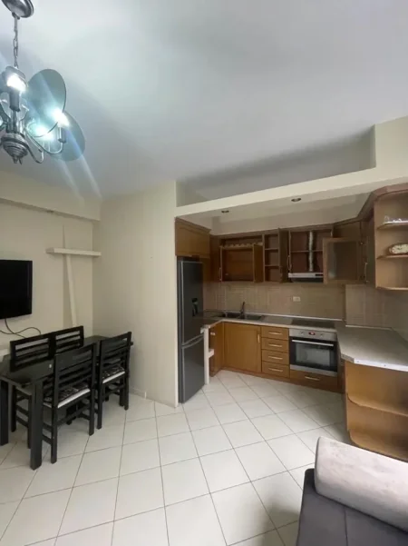 Tirane, jepet me qera apartament 2+1 Kati 4, 80 m² 470 € (PRANE ALPHA BANK)