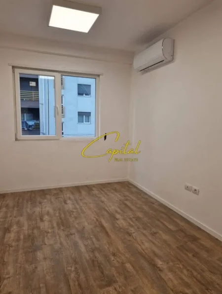 Tirane, jepet me qera ambjent biznesi Kati 1, 75 m² 600 € (ZOGU I ZI)