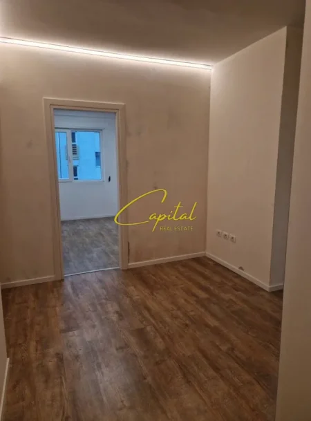 Tirane, jepet me qera ambjent biznesi Kati 1, 75 m² 600 € (ZOGU I ZI)