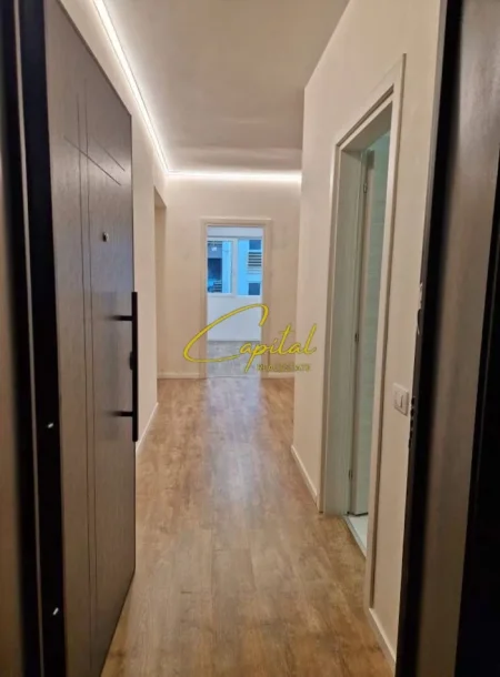 Tirane, jepet me qera ambjent biznesi Kati 1, 75 m² 600 € (ZOGU I ZI)