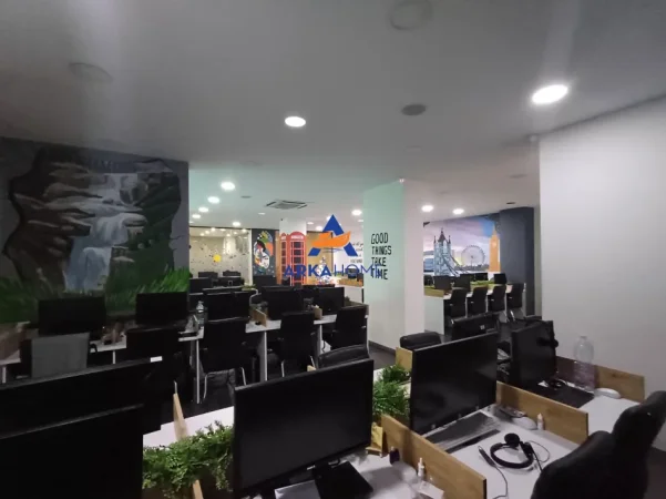 Tirane, jepet me qera ambjent biznesi Kati 1, 200 m² 2.500 € 