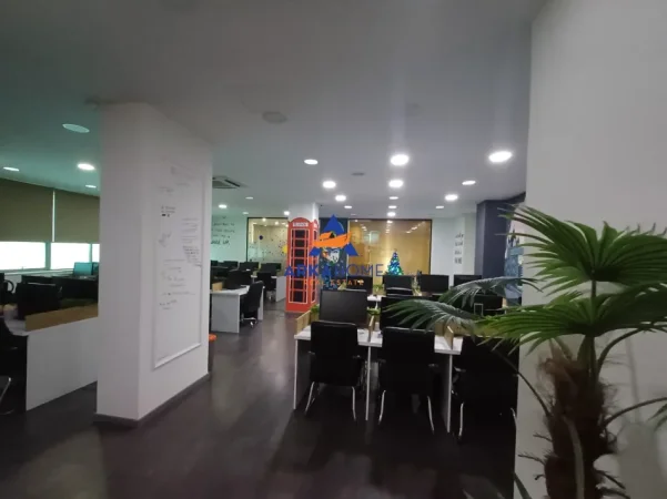 Tirane, jepet me qera ambjent biznesi Kati 1, 200 m² 2.500 € 