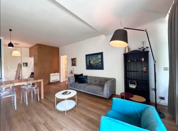 Tirane, jepet me qera apartament 2+1+Ballkon Kati 5, 111 m² 1.000 € (Liqeni i Thate)