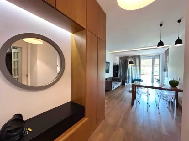 Tirane, jepet me qera apartament 2+1+Ballkon Kati 5, 111 m² 1.000 € (Liqeni i Thate)