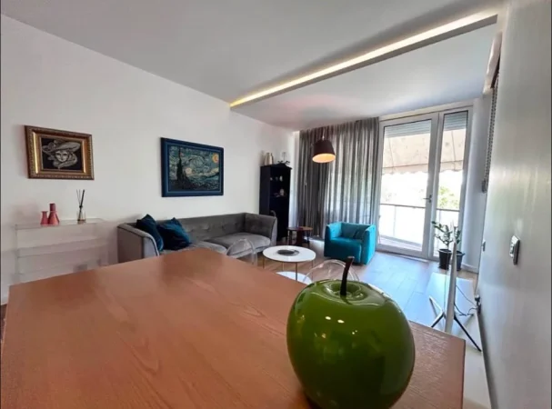 Tirane, jepet me qera apartament 2+1+Ballkon Kati 5, 111 m² 1.000 € (Liqeni i Thate)