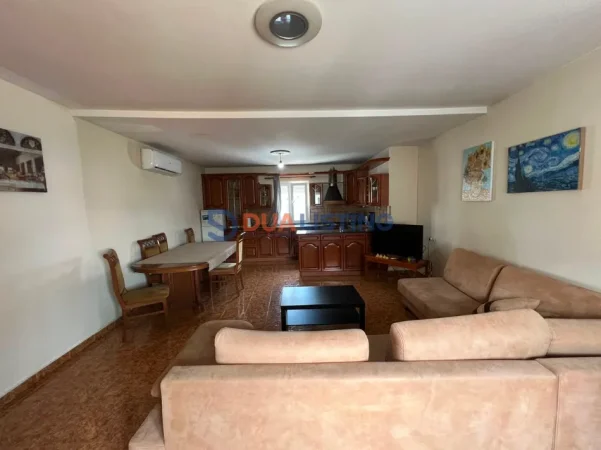 Tirane, jepet me qera apartament 2+1 , 700 € 