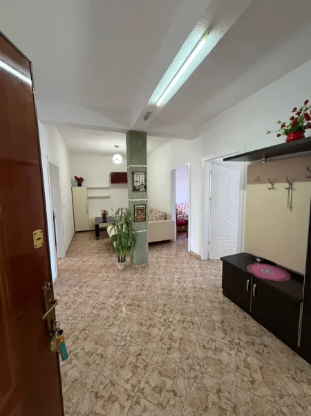 Tirane, jepet me qera apartament 2+1 Kati 5, (laprak)