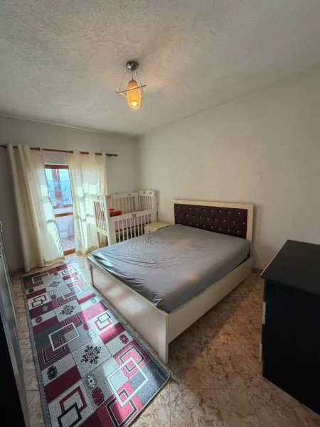 Tirane, jepet me qera apartament 2+1 Kati 5, (laprak)