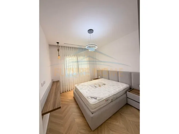 Tirane, jepet me qera apartament 1+1 Kati 1, 59 m² 650 € (UNAZE E RE)