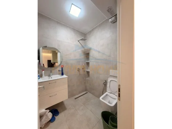 Tirane, jepet me qera apartament 1+1 Kati 1, 59 m² 650 € (UNAZE E RE)
