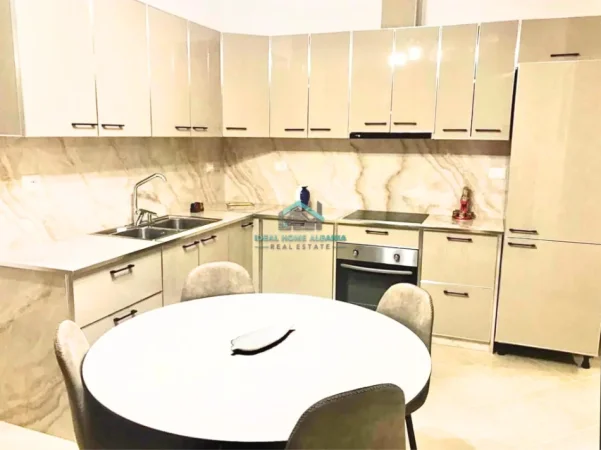 Vlore, jepet me qera apartament 1+1+Ballkon Kati 1, 60 m² 350 € (kuzum baba, vlore)