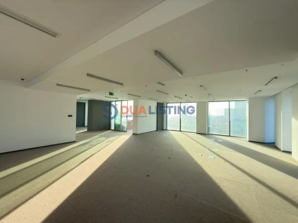 Tirane, jepet me qera ambjent biznesi , 500 m² 15.000 € (Bulevardi Bajram Curri)