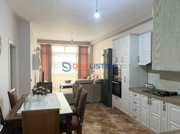 Tirane, jepet me qera apartament 2+1 , 400 € 