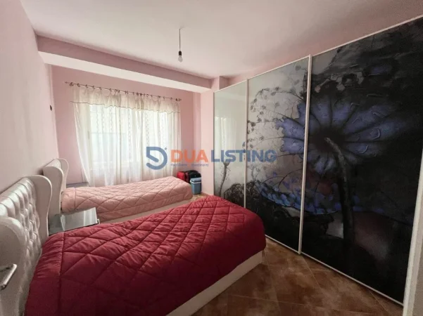 Tirane, jepet me qera apartament 2+1 , 400 € 