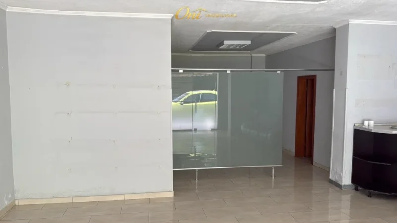 Tirane, jepet me qera dyqan Kati 0, 60 m² 650 € (SHESHI WILLSON)