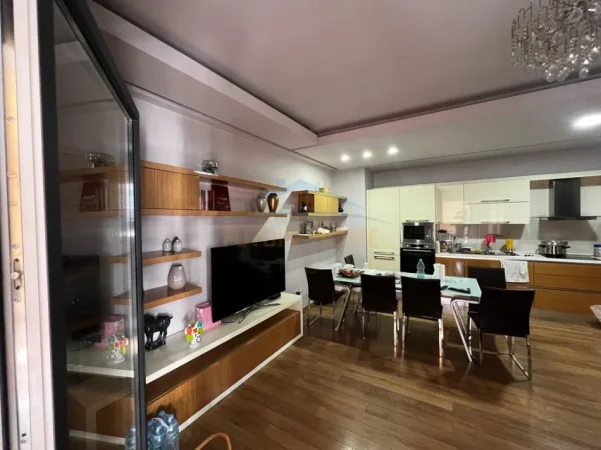 Tirane, shitet apartament 3+1+Ballkon Kati 5, 142 m² 254.998 € 