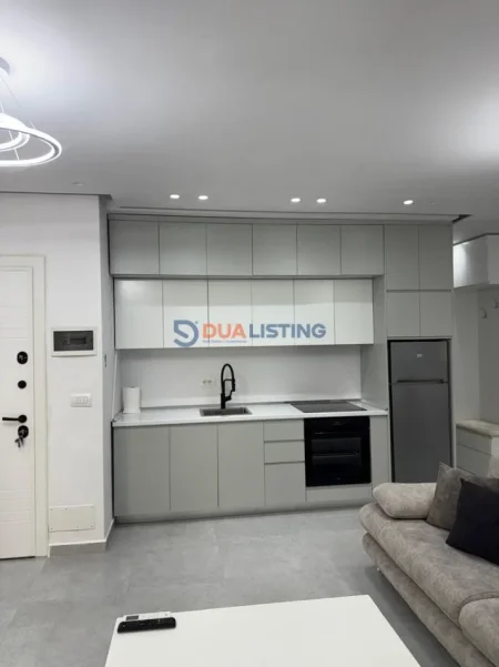 Tirane, jepet me qera apartament 2+1 , 450 € 