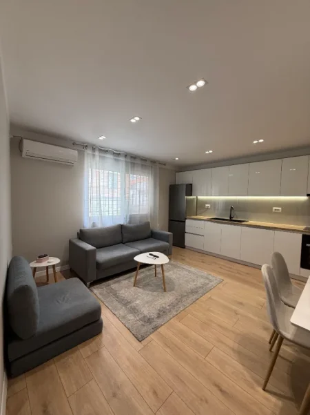Tirane, jepet me qera shtepi 1+1 Kati 2, 60 m² 60.000 Leke/Muaj, Prane Shkolles se Kuqe