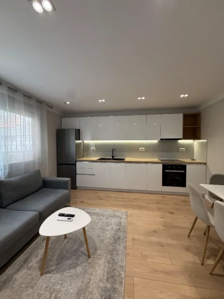 Tirane, jepet me qera shtepi 1+1 Kati 2, 60 m² 60.000 Leke/Muaj, Prane Shkolles se Kuqe