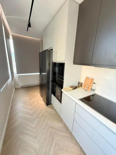 Tirane, jepet me qera apartament 2+1+Ballkon , 131 m² 1.350 € (Liqeni Artificial)