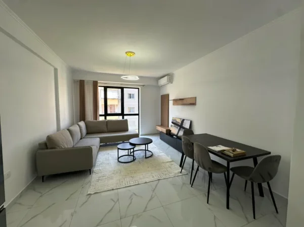 Tirane, jepet me qera apartament 1+1+Ballkon Kati 4, 77 m² 500 € (Rruga Sokrat Miho)