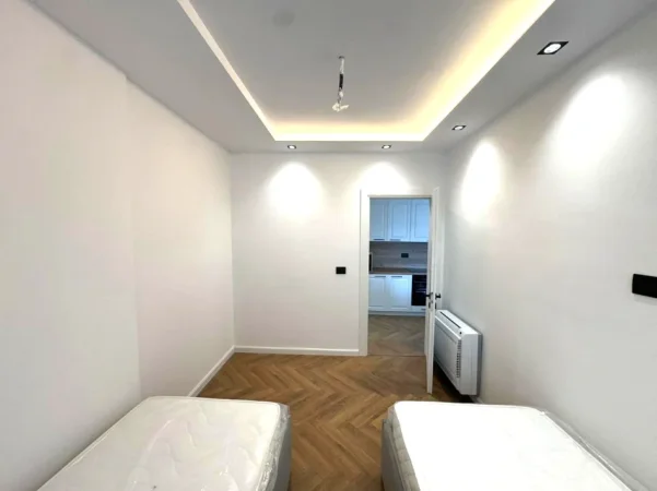 Tirane, jepet me qera apartament 2+1+Ballkon Kati 4, 90 m² 900 € 