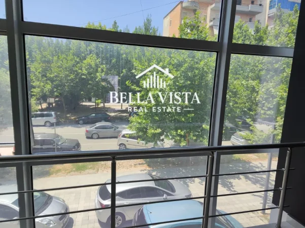 Vlore, jepet me qera dyqan Kati 0, 520 m² 2.000 € (Rruga Demokracia, vlore)