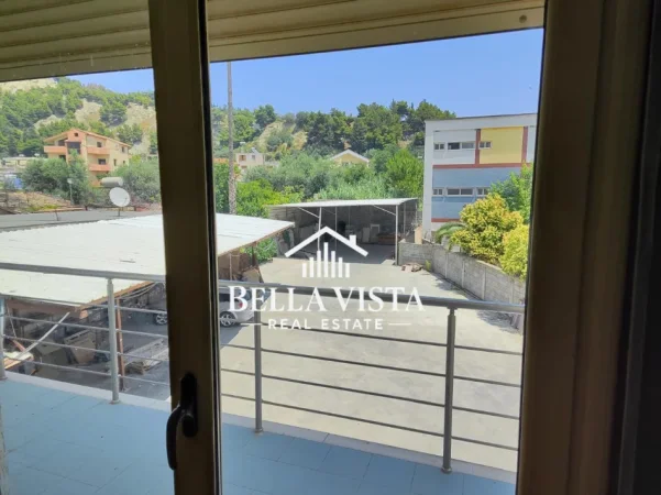 Vlore, jepet me qera dyqan Kati 0, 520 m² 2.000 € (Rruga Demokracia, vlore)