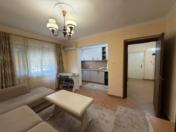 Tirane, jepet me qera apartament 1+1 Kati 4, 55 m² 500 € (Mine Peza)