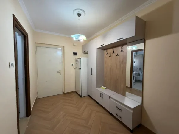 Tirane, jepet me qera apartament 1+1 Kati 4, 55 m² 500 € (Mine Peza)
