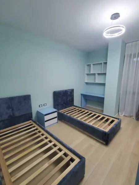 Tirane, jepet me qera apartament 2+1+Ballkon Kati 1, 120 m² 1.200 €