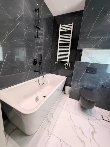 Tirane, jepet me qera apartament 2+1 , 90 m² 1.350 € (Liqenit Artificial)