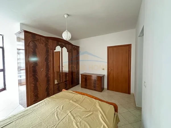 Tirane, jepet me qera apartament 3+1+2 Kati 5, 120 m² 700 € (RRUGA PANORAMA)