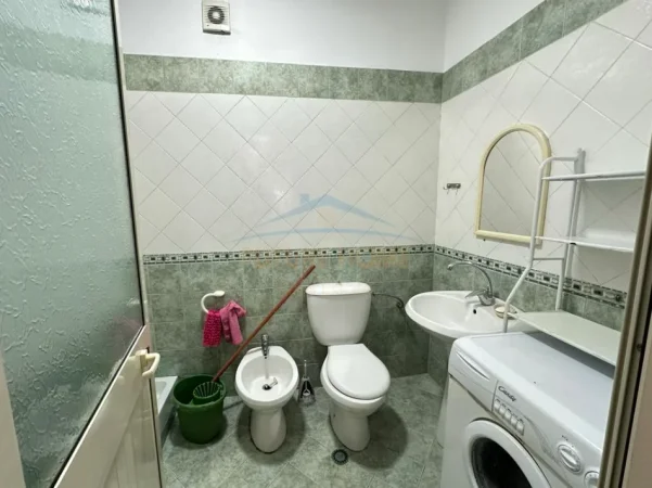 Tirane, jepet me qera apartament 3+1+2 Kati 5, 120 m² 700 € (RRUGA PANORAMA)