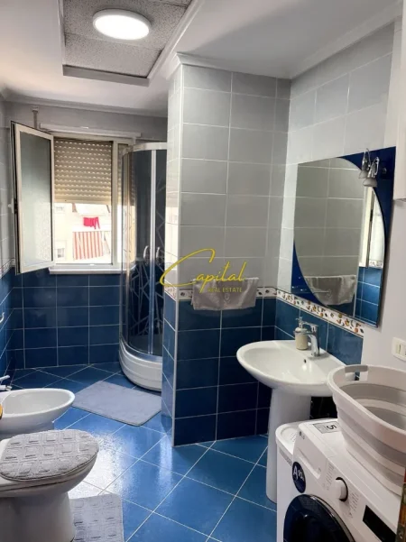 Tirane, jepet me qera apartament 1+1 Kati 4, 70 m² 750 € (KOMUNA E PARISIT)