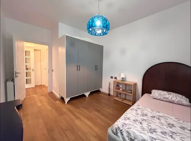 Tirane, jepet me qera apartament 2+1 , 111 m² 1.000 € (LIQENI I THATË)