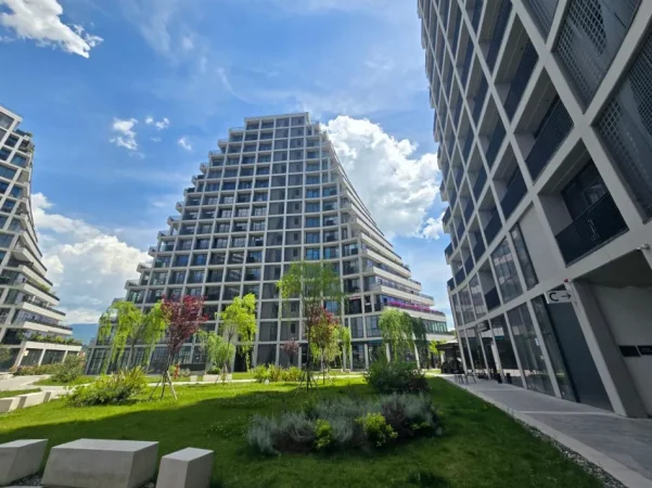 Tirane, shitet apartament 3+1 , 166 m² 