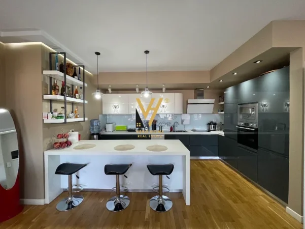 Tirane, shitet apartament 2+1+Ballkon Kati 5, 170 m² 360.000 € (KOPSHTI BOTANIK)