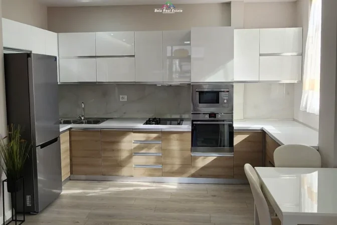 Tirane, jepet me qera apartament 1+1+Ballkon Kati 3, 78 m² 780 € (myslym shyr)