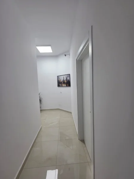 Durres, zyre me qera Kati 1, 40 m²