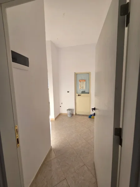 Durres, zyre me qera Kati 1, 40 m²