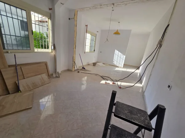 Durres, zyre me qera Kati 1, 40 m²