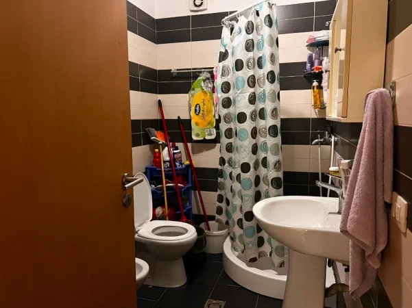 Tirane, shitet apartament 2+1+Ballkon Kati 3, 94 m² 235.000 € (Rruga Artan Lenja, Kompleksi Magnet)